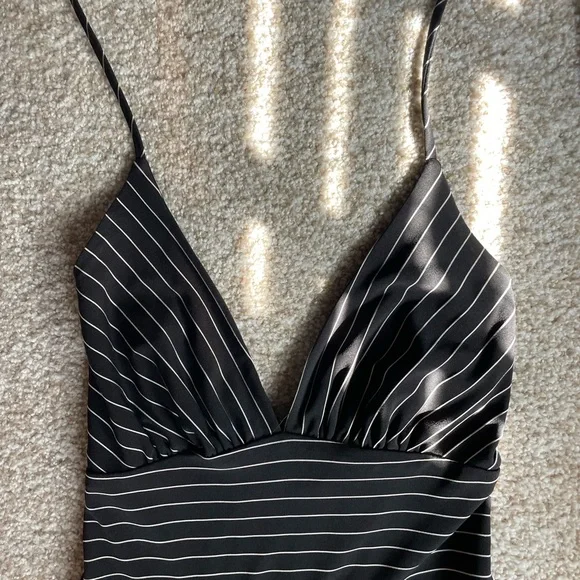 Alyn Paige Black and White Asymmetrical Halter Dress - S - Picture 4 of 6